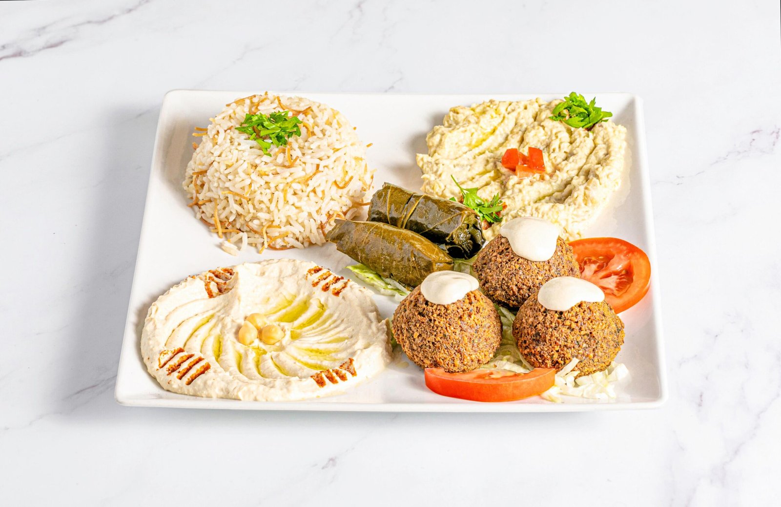 Plato vegetal con falafel