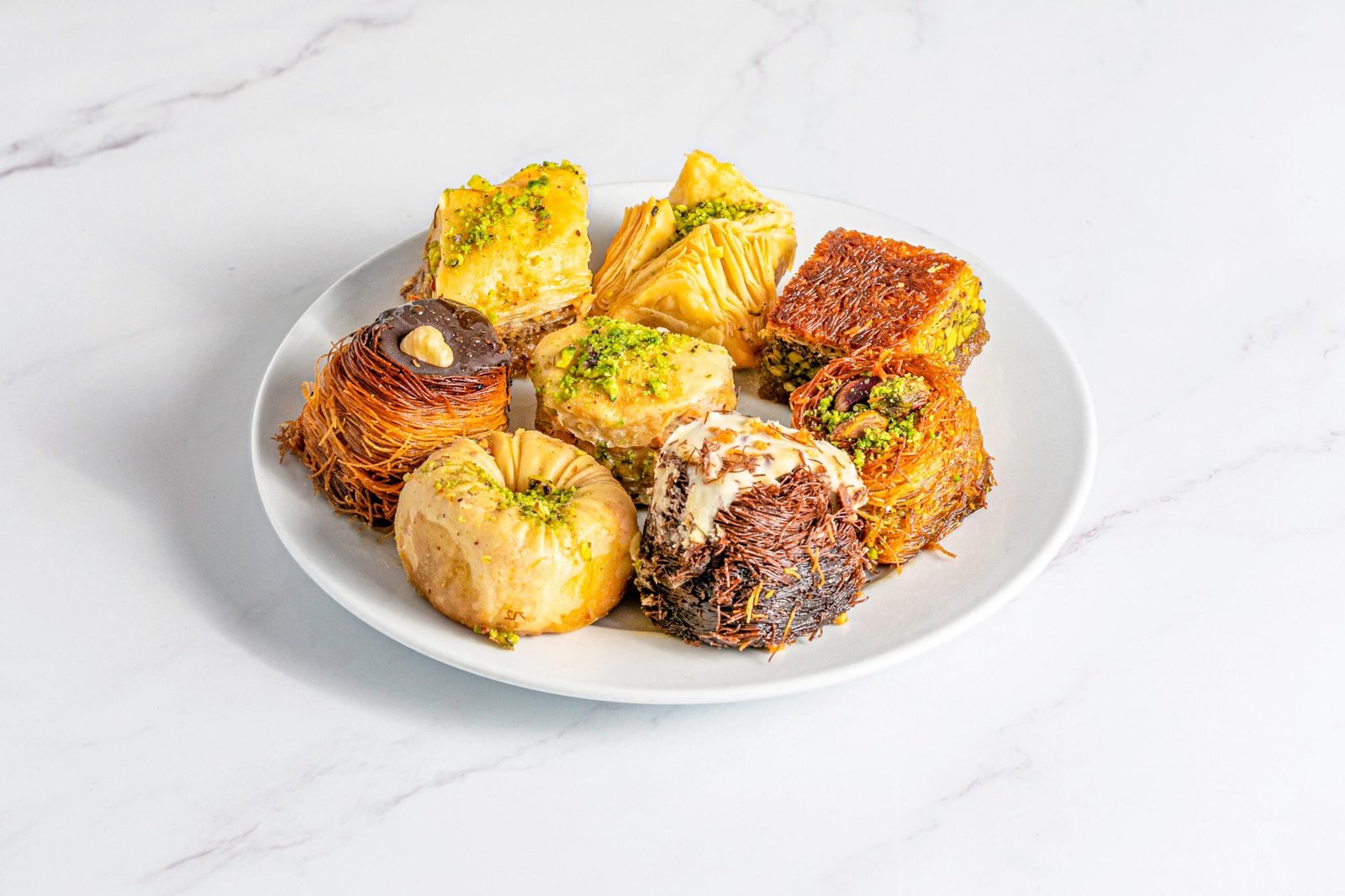 Surtido de baklava libanés con pistacho y miel en Alo Beirut Barcelona